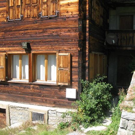 Alpia 26 - Zwei Zimmerwohnung In Traditionellem Walliser Haus Gasenried Екстер'єр фото