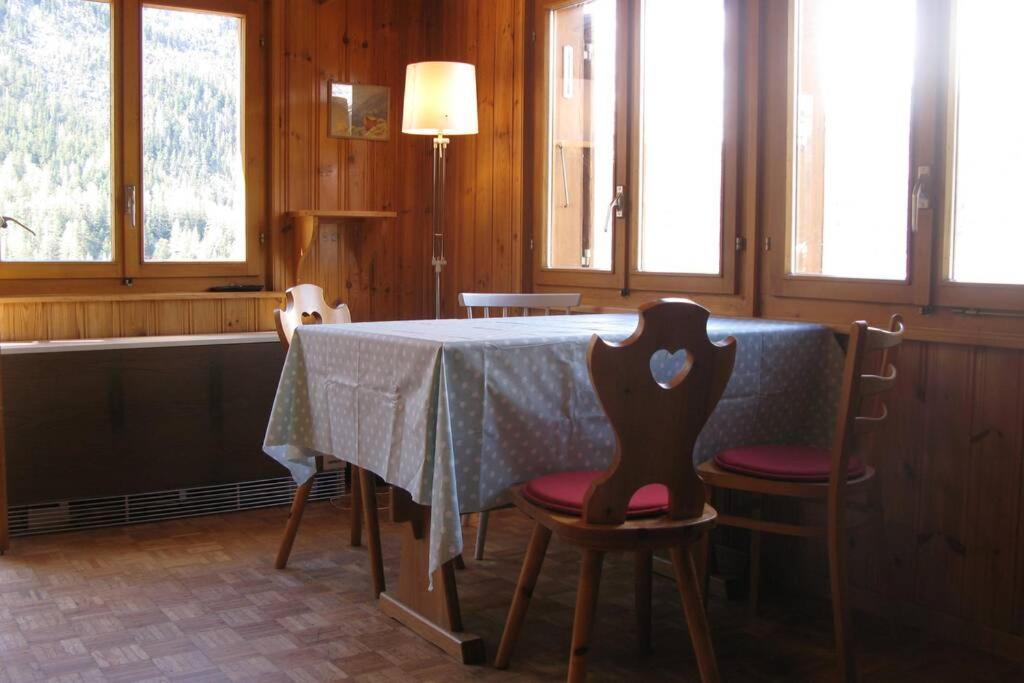 Alpia 26 - Zwei Zimmerwohnung In Traditionellem Walliser Haus Gasenried Екстер'єр фото