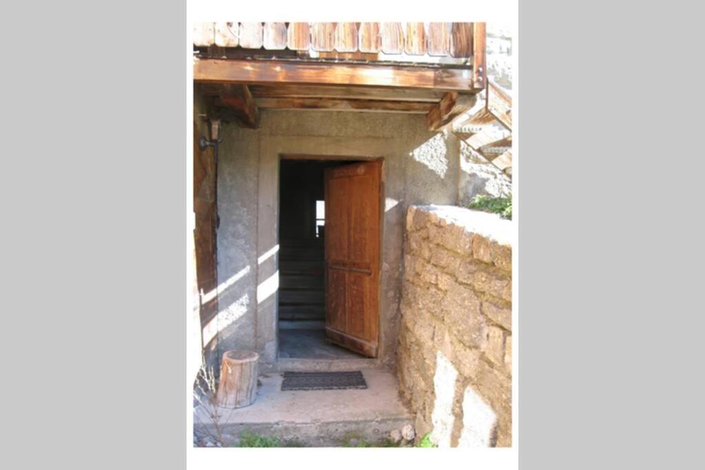 Alpia 26 - Zwei Zimmerwohnung In Traditionellem Walliser Haus Gasenried Екстер'єр фото